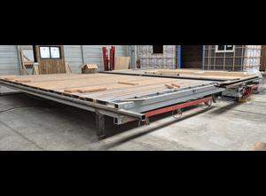 Butterfly table for lifting and turning timber frames
